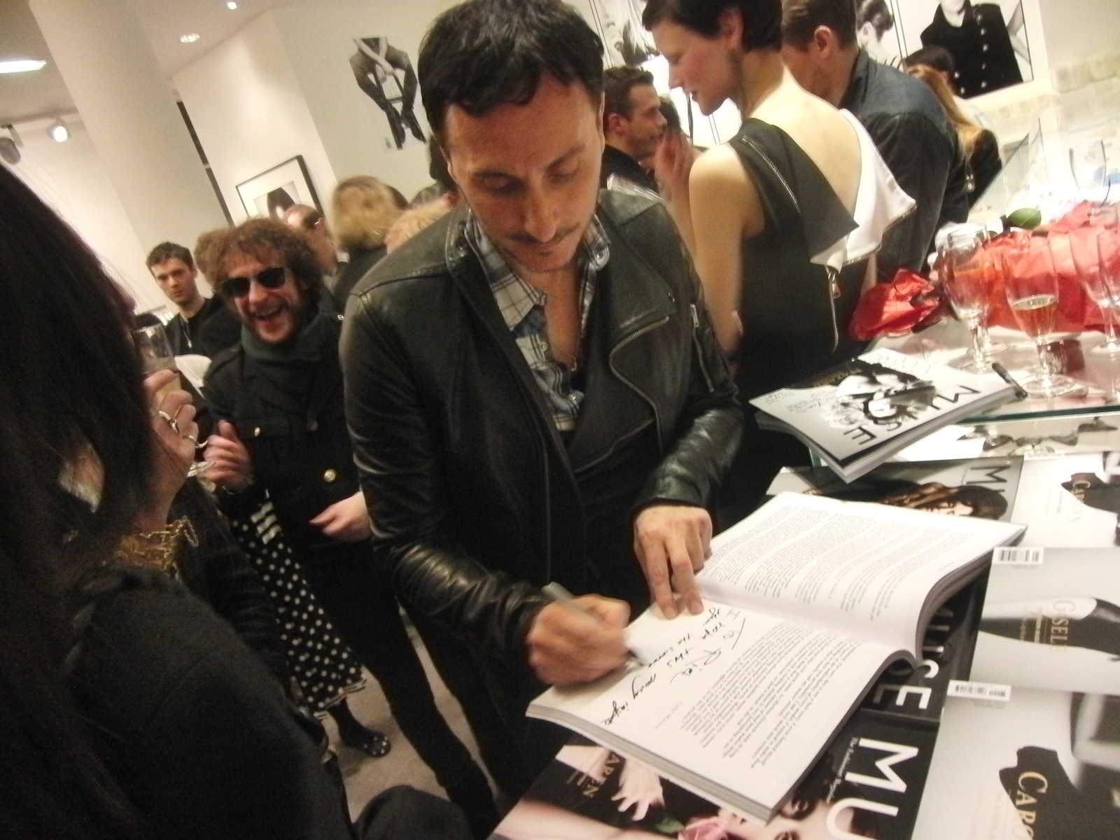 Muse  "March Issue"  Signing