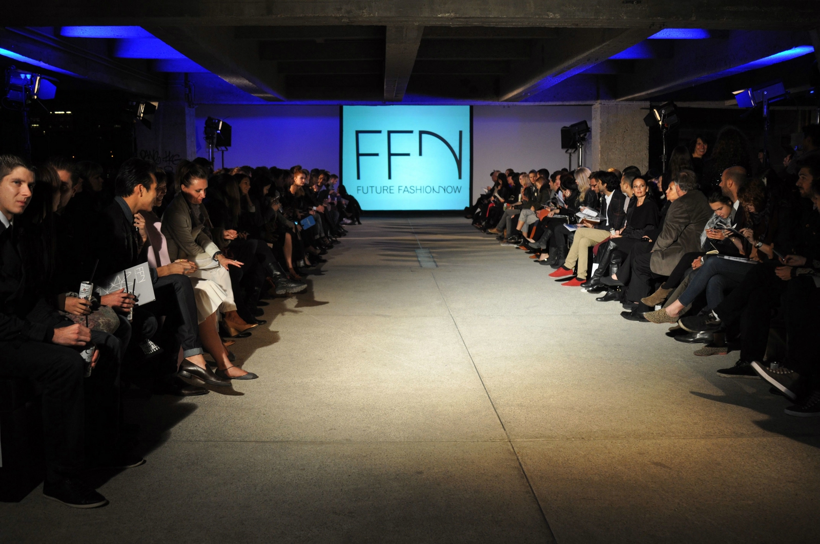 ffn-show-paris-fashion-week-runway