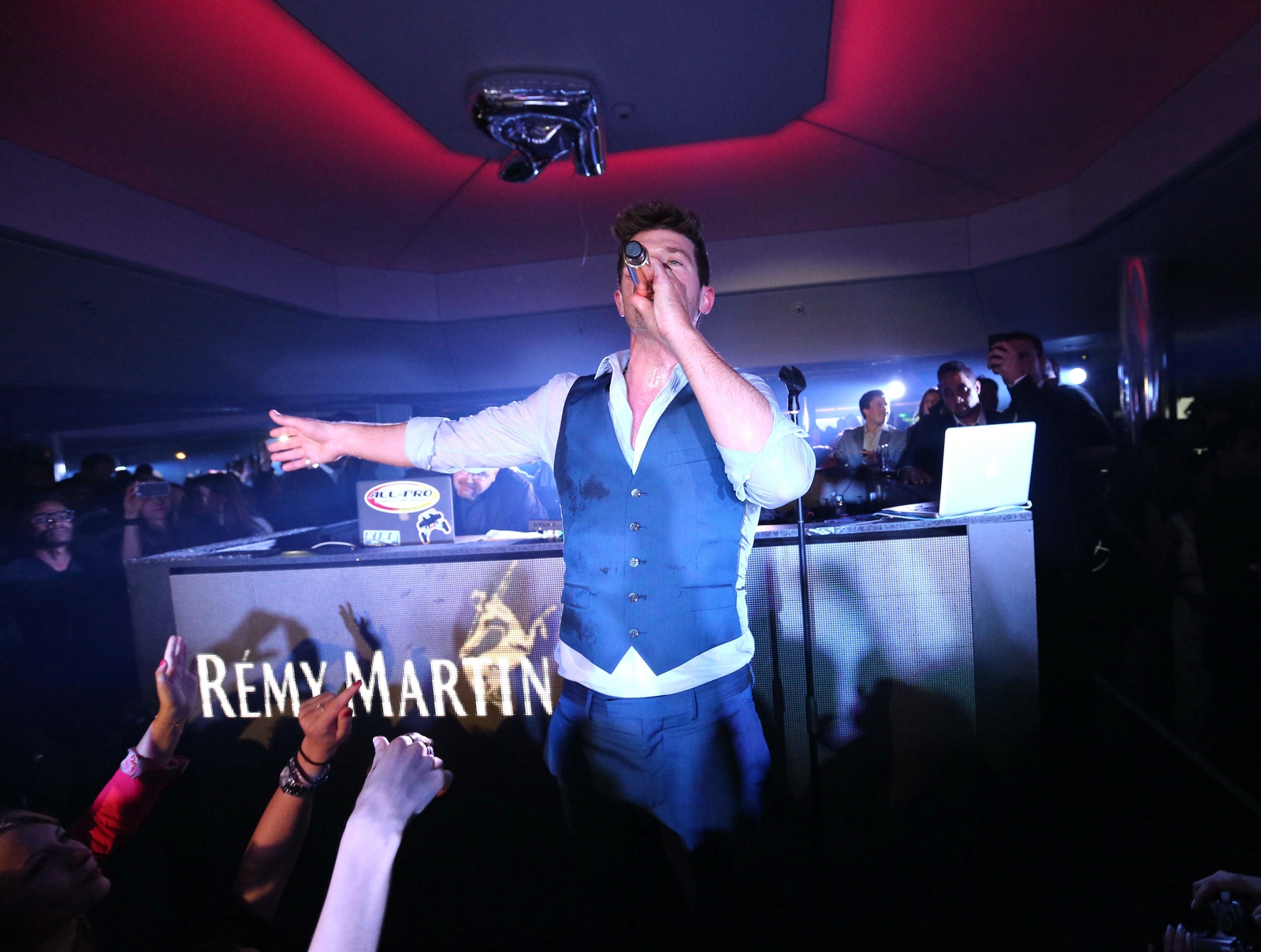 REMY MARTIN - ROBIN THICKE AT VIP ROOM 