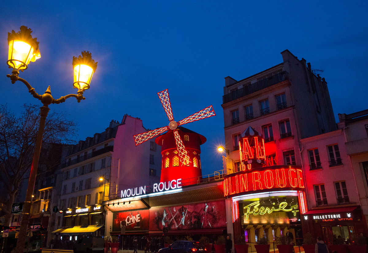 facade-moulin-rouge-2-lamp-moulin-rouge-d-duguet